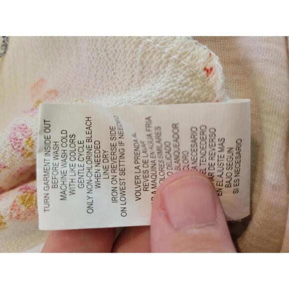 Jolt XL cream with embroidered flowers & beading tank top - Picture 5 of 5